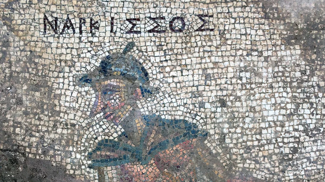 Мозаика с Нарциссом, надпись ΝΑΡΚΙΣΣΟΣ